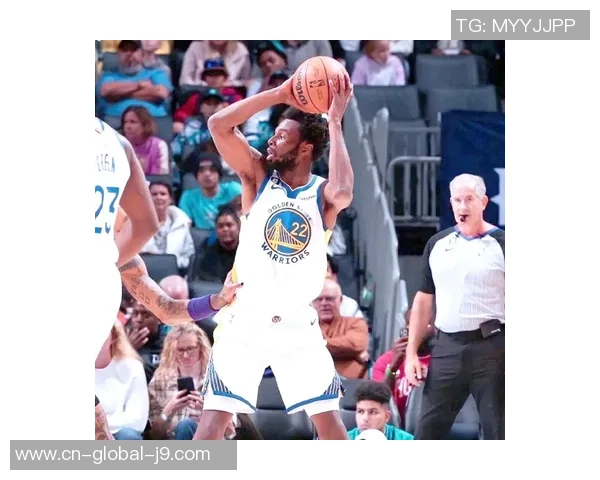 黄蜂与热火季后赛第六场激战回顾球迷热情高涨的精彩瞬间